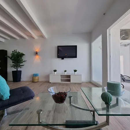 2 Bedroom Frontline Puerto Banus Views Rdr299 Apartamento Marbella