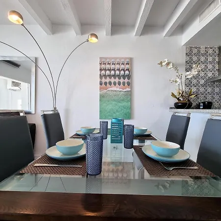 아파트 2 Bedroom Frontline Puerto Banus Views Rdr299 *